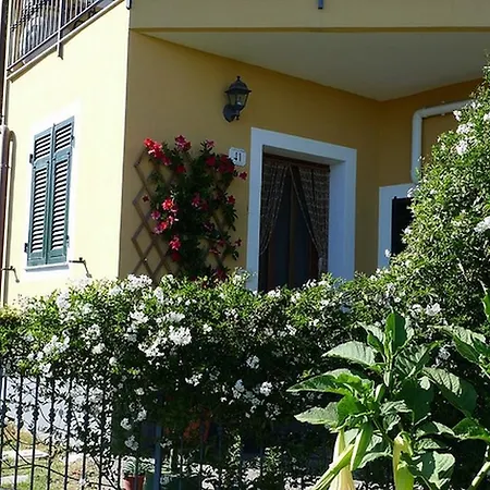 Holiday home Casa Vacanze Oliveto